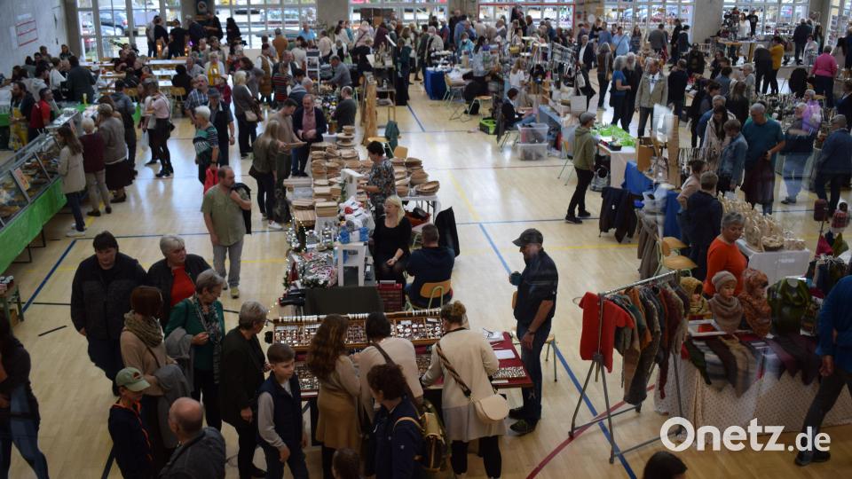 Das Angebot an Handwerkskunst war groß beim Hobbykünstlermarkt. Bild: bnr