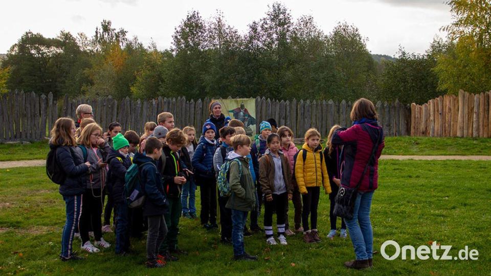 Die Klasse 4b der Grundschule Waldsassen beim Schulausflug im Geschichtspark Bärnau-Tachov. Bild: Sevenhills Agentur für Werbung, Bamberg/exb