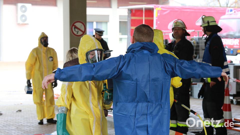 Auch das gehörte zur Übung – die Dekontamination verstrahlter Übungsopfer. Bild: Florian Schlegel