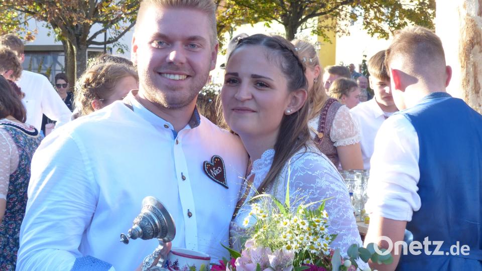 Ein hübschen Oberkirwapaar haben die Neudorfer: Nico und Denise. Bild: hme