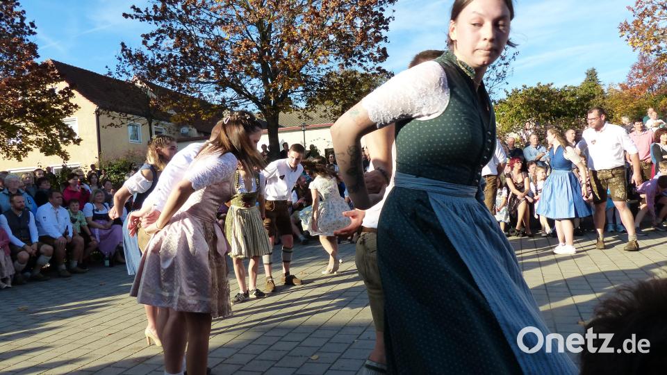 Tanzen kann auch anstrengend sein, vor so viel Publikum. Bild: hme