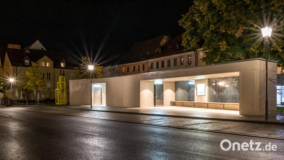 Die öffentliche WC-Anlage am Regensburger Schwanenplatz wird in diesem Jahr im Schwarzbuch des Bundes der Steuerzahler kritisiert. Bild: Ulf Vogler