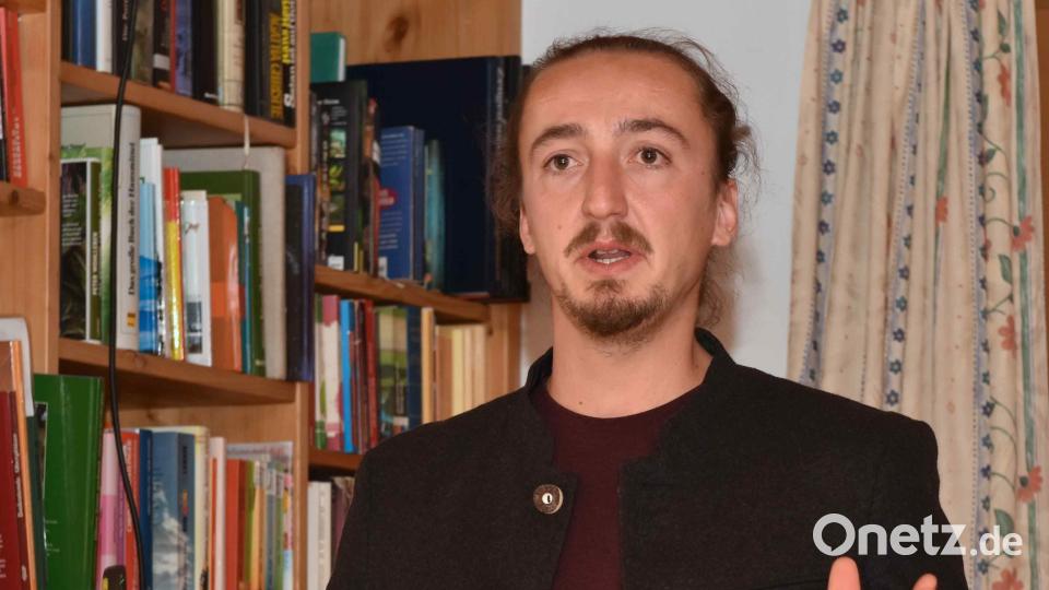Felix Rosentreter, Uni Augsburg, referierte zum Thema „Edition des literarischen Werks von Johann Andreas Schmeller“. Bild: Thomas Sporrer/exb