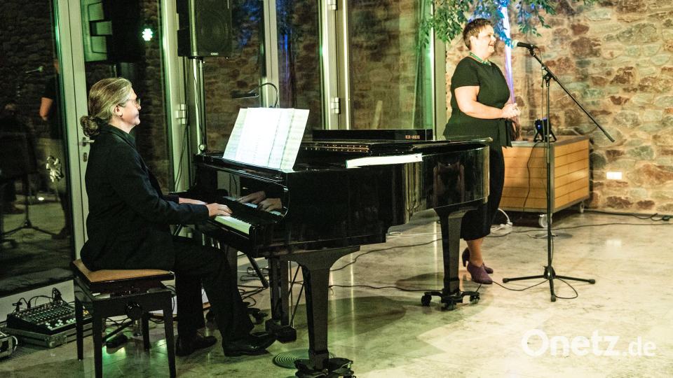 Anja Killermann und Toby Mayerl beim Konzert. Bild: Dr. Hans- J. Loelgen, Kulturforum Wernberg/exb