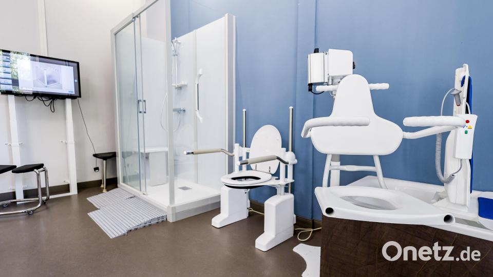 Hilfen für ein barrierefreies Badezimmer. Symbolbild: Axel Heimken/dpa