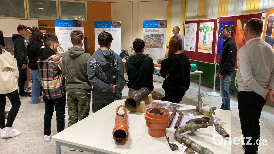 Ausstellung „Schau auf die Rohre“ in der Krötensee-Mittelschule. Bild: Birgitte Bachmann/exb