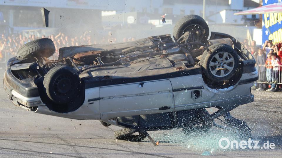 Ein äußerst spektakulärer Stunt war der mehrfache Überschlag eines Pkw. Er mahnte aber auch an, vorsichtig zu fahren. Bild: mfh