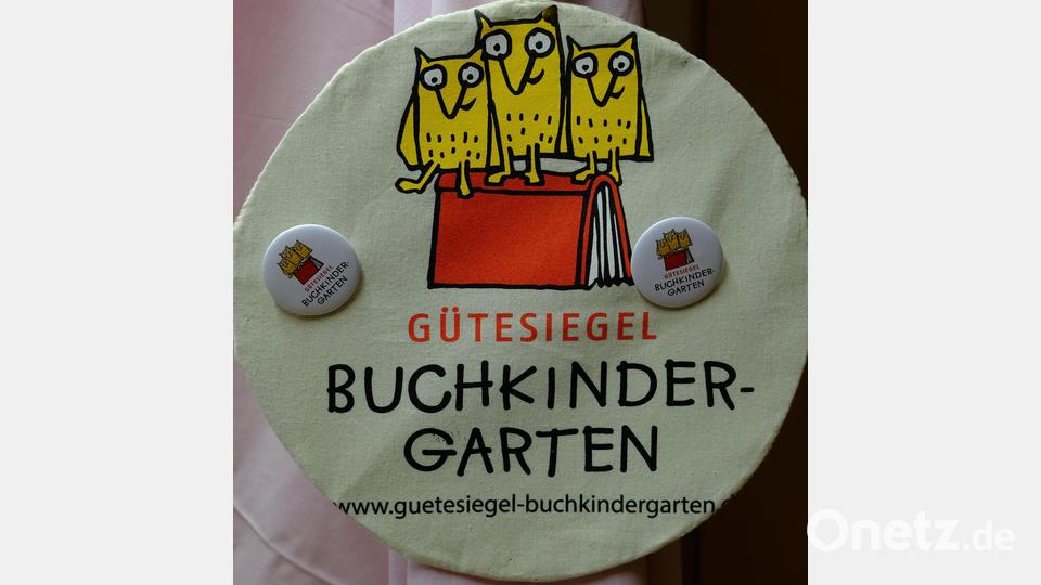 Das Gütesiegel hat in der Kita ihren Platz gefunden. Bild: do