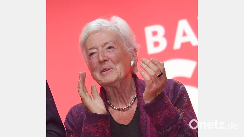 Mag sein, dass uns die Leute für deppert halten, aber schaut euch unsere Umfragewerte im Oktober 2020 an – und da hockt er jetzt, der Bundeskanzler Olaf Scholz. (Renate Schmidt, frühere bayerische SPD-Vorsitzende) Bild: Felix Hörhager