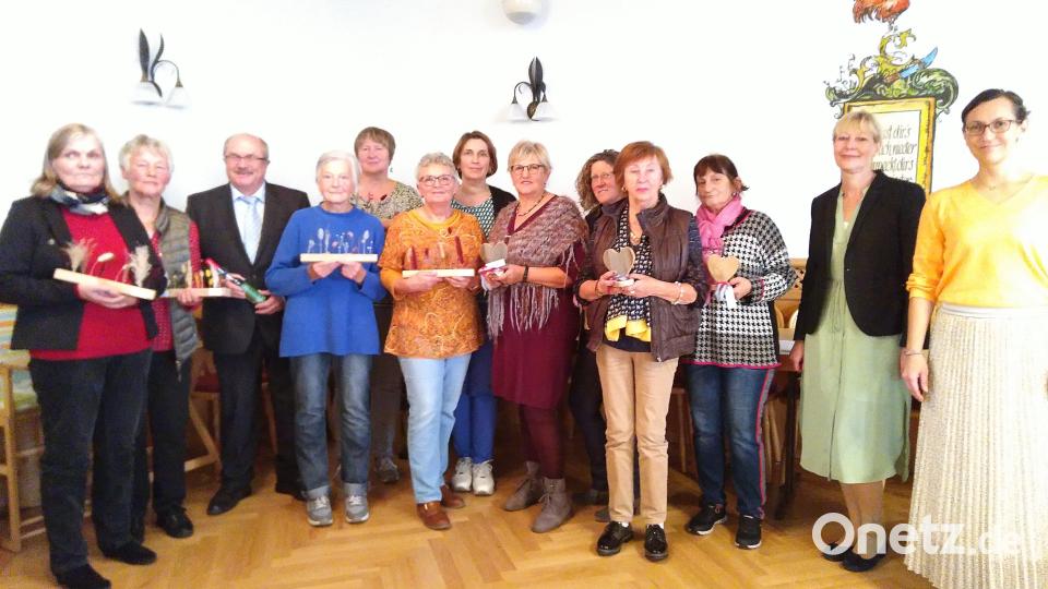 Die Engel von &quot;Altwerden zu Hause&quot; mit Katja Stiegler (rechts) und Christine Schwendner (Zweite von rechts) vom Ministerium für Gesundheit und Pflege. Bild: mma