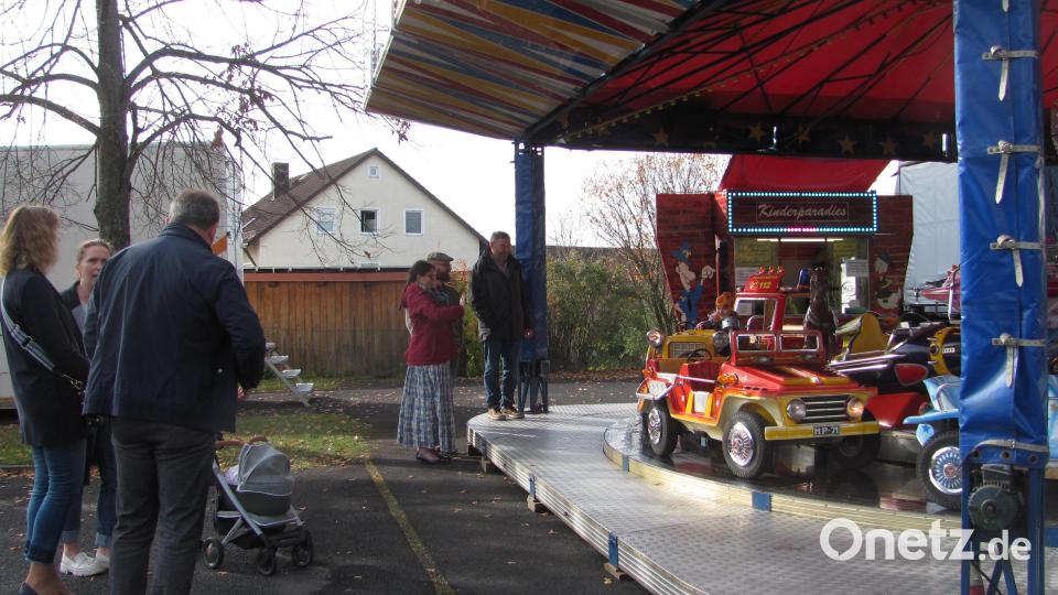 Für die Jüngsten war das Kinderkarussell der Anziehungspunkt. Bild: sei