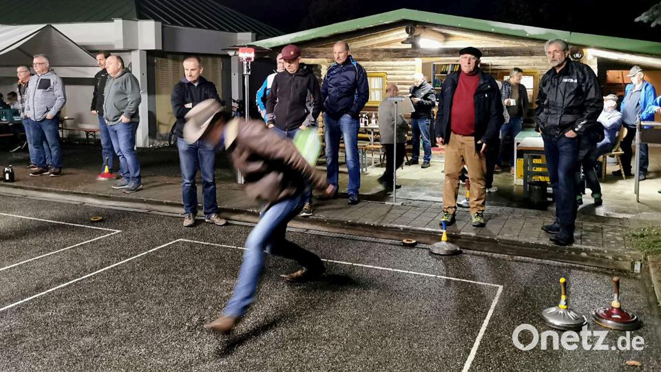 Neun Mannschaften nehmen am Brotzeitturnier des ESC Kümmersbruck teil. Bild: Kurt Rosen/exb