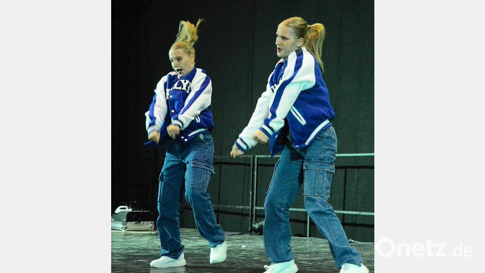 Das Zwillingspaar &quot;The Twins&quot; aus Regenstauf siegt in der Kategorie Adults Duo. Bild: Kunz