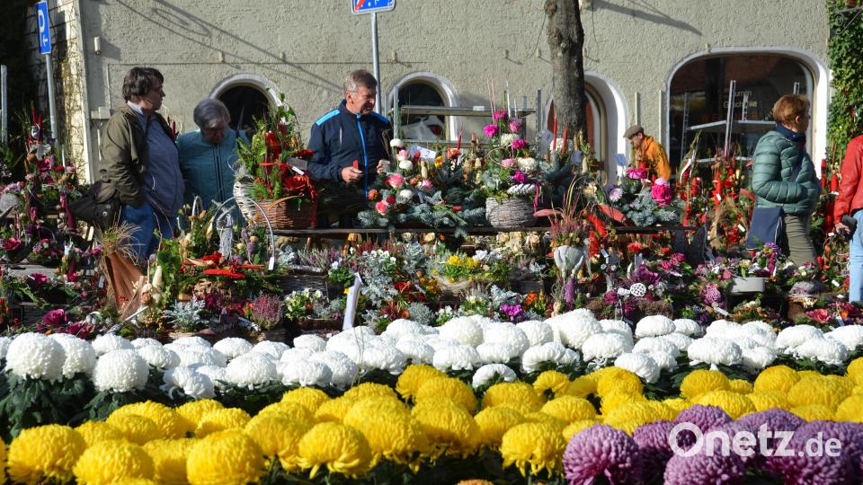 Nicht einfach, das richtige Gesteck auszuwählen. Bild: dob