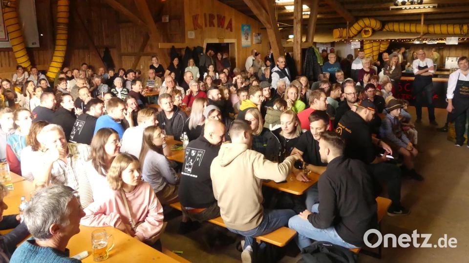 Kein Platz mehr in der Festhalle. Bild: rn