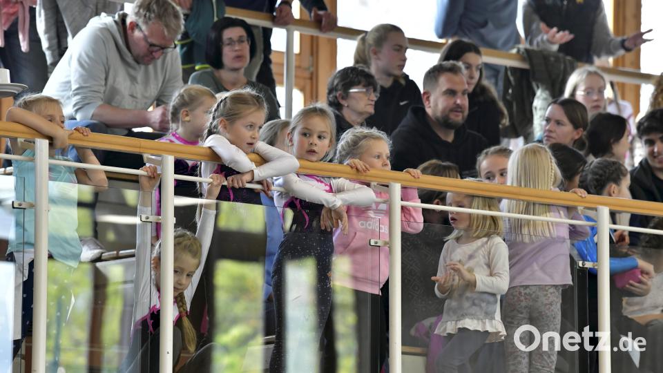 Volles Haus bei den Gaumeisterschaften in der Schulturnhalle in Hirschau. Bild: Hubert Ziegler