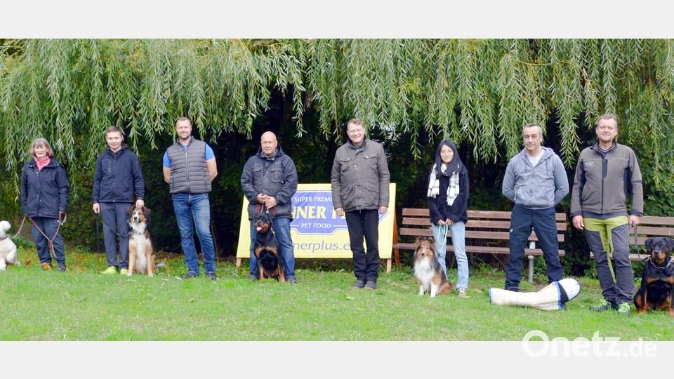 Sechs Mensch-Hund-Teams absolvierten Leistungsprüfung beim Rottweilerklub Nabburg. Bild: Sonja Zühlke/exb