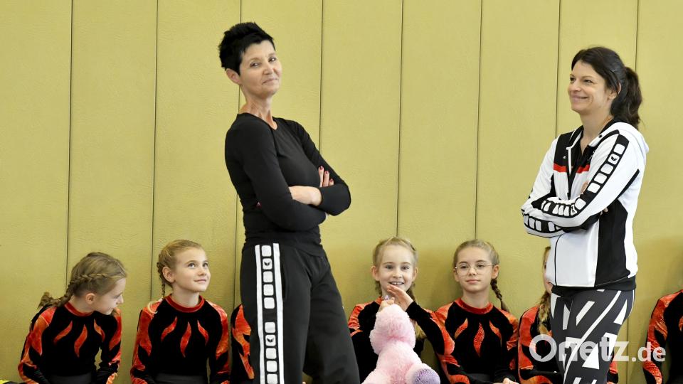 Simone Neef (links) und Franziska Löser (rechts), Trainerinnen des TuS Hirschau. Bild: Hubert Ziegler