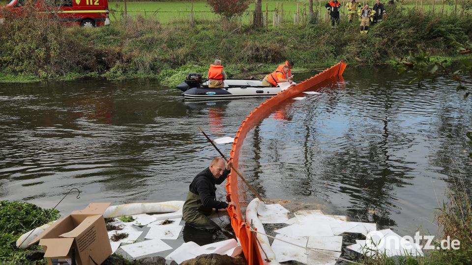 Nahe des Ortsausgangs von Theuern wurde die erste Ölsperre quer über die Vils gespannt. Bild: Wolfgang Steinbacher