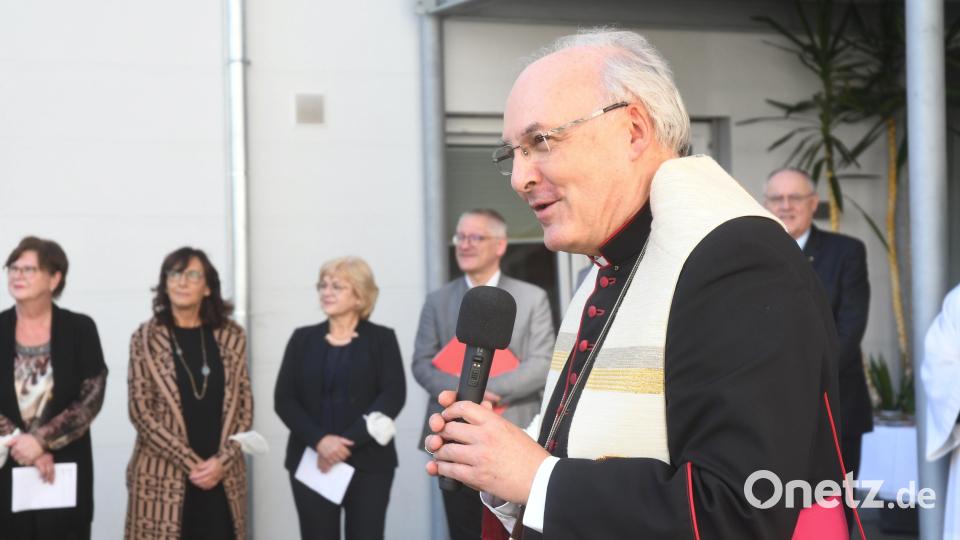 Bischof Voderholzer segnet Caritas Wohn- Pflege- und Sozialzentrum St. Konrad. Bild: Gabi Schönberger