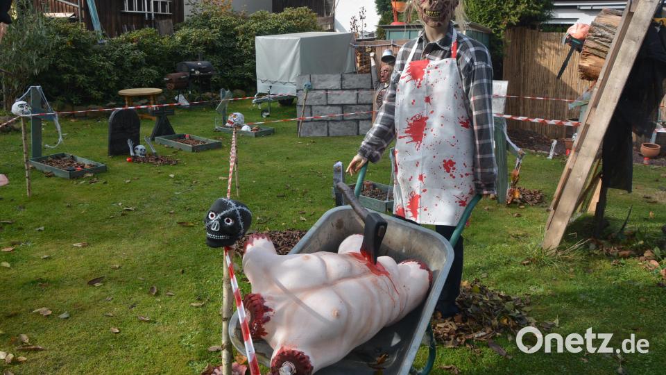 Eine Axt steckt in einem Torso. Archivbild: jr