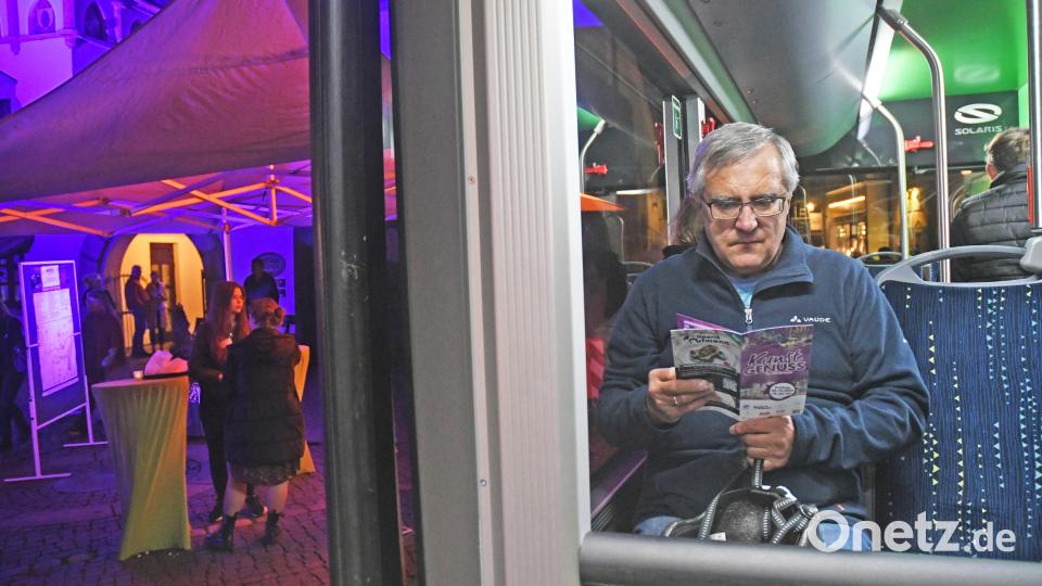 Der Kul-Tour Bus bringt Kunstinteressierte zu den Stationen außerhalb der Innenstadt. Bild: Gabi Schönberger