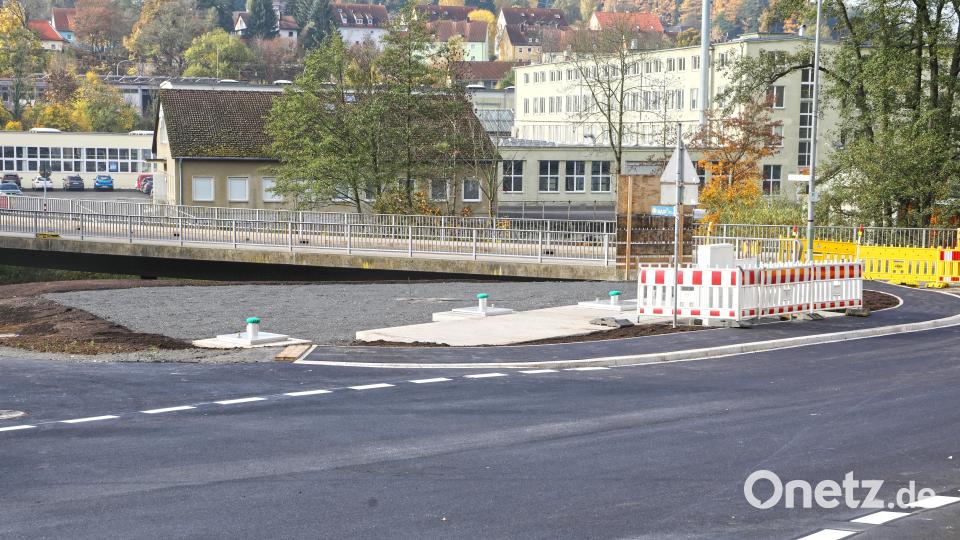 Beim Regenüberlaufbecken sind nur die Einstiegsschächte zu erkennen. Die Gestaltung der Fläche wird der Kunst- und Kulturverein übernehmen. Bild: njn