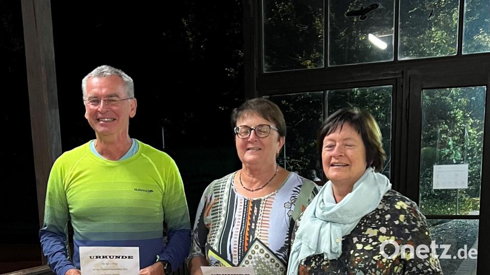 Für ihre Mitgliedschaft geehrt wurden von links: Bernhard Keck (10 Jahre), Christine Wied (40 Jahre), Emmi Schrödl (20 Jahre). Bild: Tennisclub Blau-Weiß Sulzbach-Rosenberg/exb