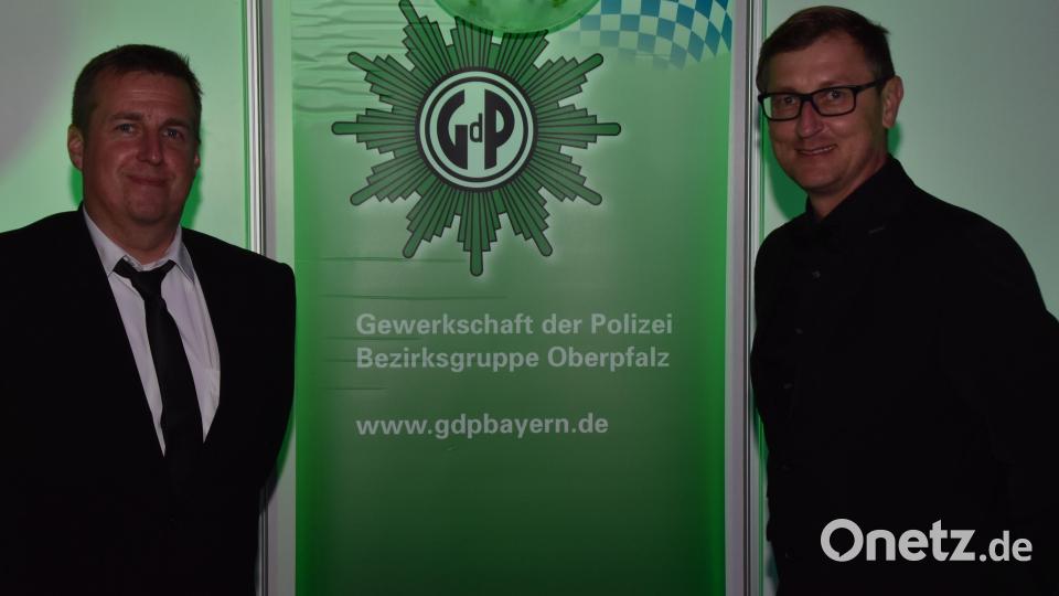Wolfgang Bayerl (lrechts) und Mario Schieder vom Organisationsteam. Bild: hcz