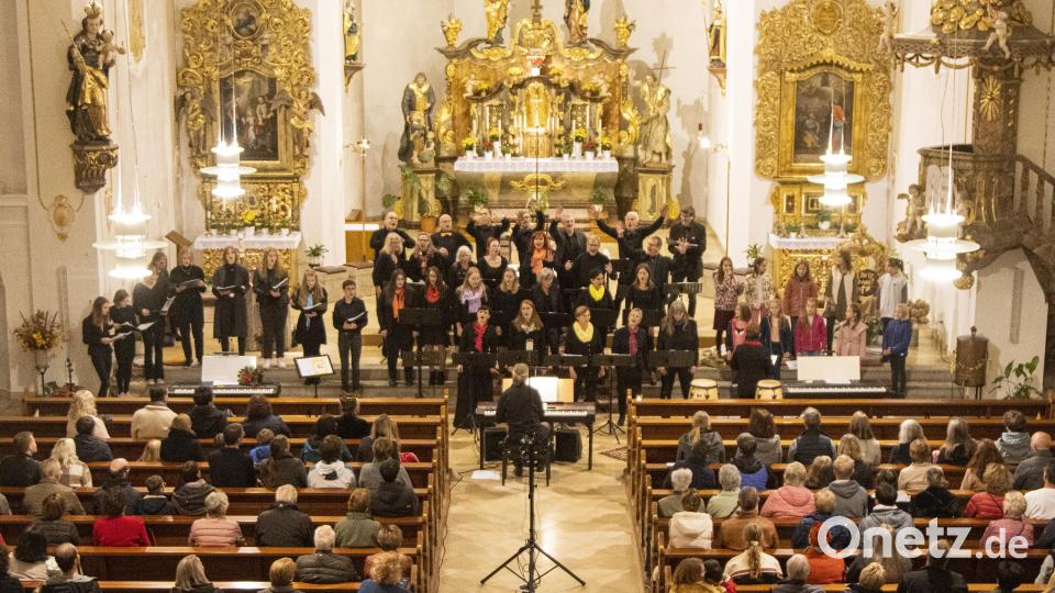 Die All Generations begeistern in der Flosser Kirche. Bild: Michael Birkhan/exb