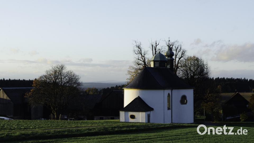 Die barocke Jakobuskirche wurde 1733 auf den Resten der im Jahr 1599 von den Calvinisten völlig zerstörten mittelalterlichen Vorgängerkirche erbaut. Bild: Laurenz Gehler/exb