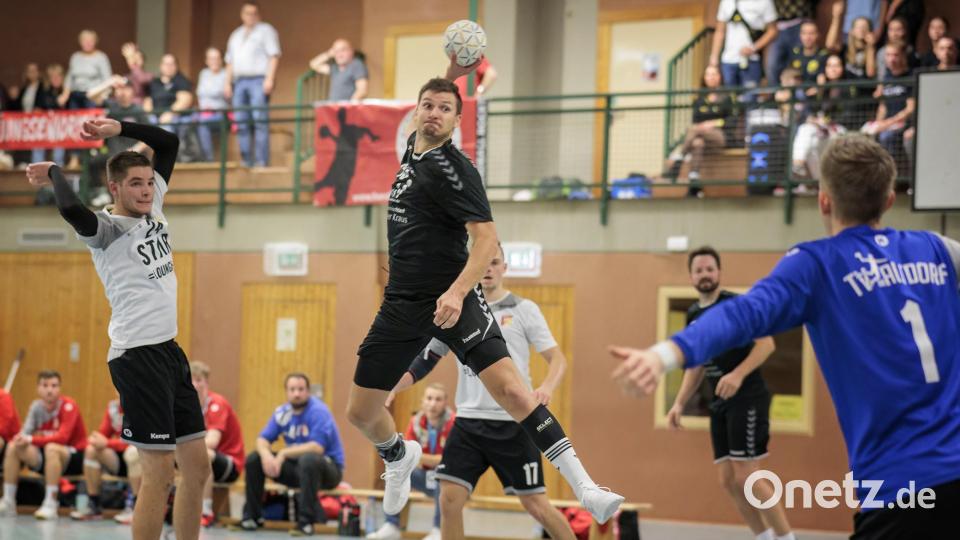 Als es gegen Ende nochmals knapp wurde, nahm Max Fütterer (Mitte) das Heft in die Hand und erzielte mehrere vorentscheidende Treffer in Folge. Bild: gud