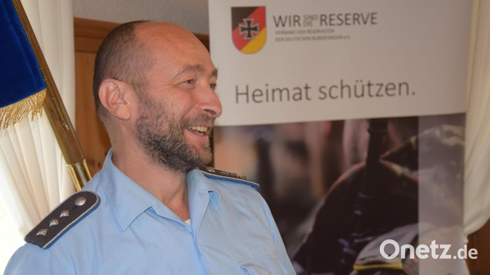 Zu sicherheitspolitischen Herausforderungen im 21. Jahrhundert referierte beim Reservistenseminar in Altmannshof Jugendoffizier Marius Erbrich aus Nürnberg. Bild: bö