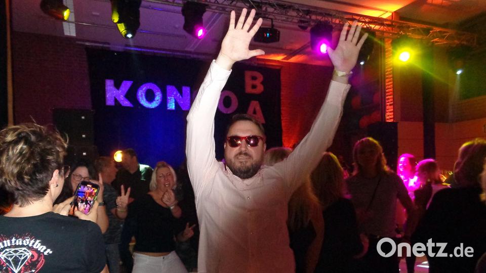 Bei der Kongo-Bar-Revival-Party geht auf der Tanzfläche die Post ab. Bild: gau