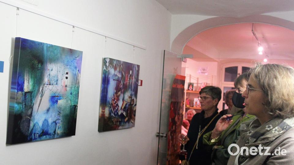Die digitalen Collagen Sollfranks wurden bereits am ersten Abend der Ausstellung bestaunt. Bild: stg