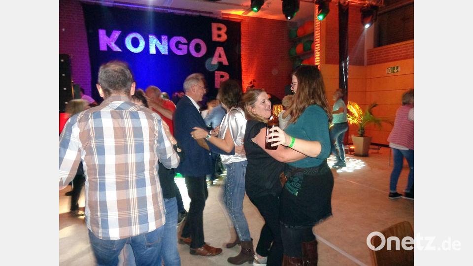Kongo Bar Revival Party - Tanzfläche Bild: gau
