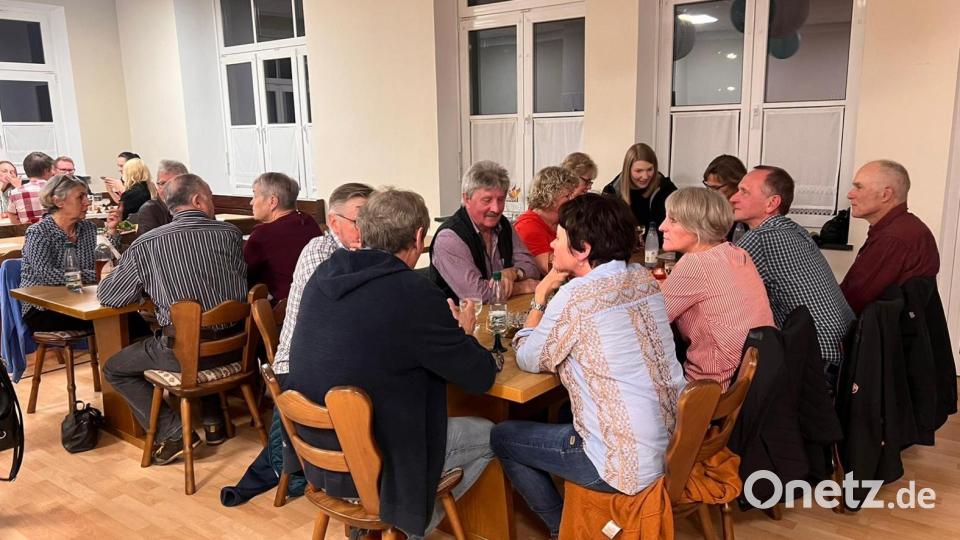 Viele Besucher folgten der Einladung zum SPD-Weinfest und verbrachten frohe Stunden in geselliger Runde. Bild: bjp
