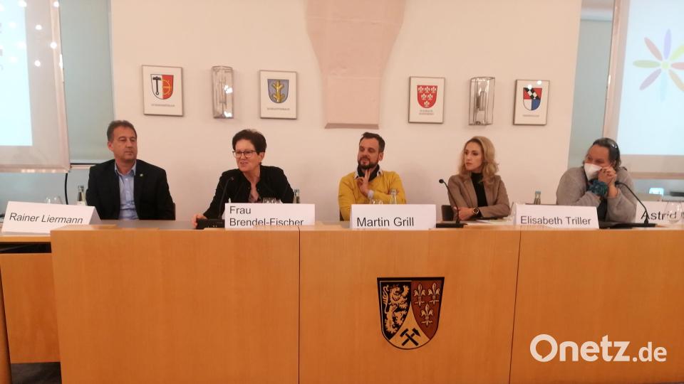 Die Teilnehmer der Podiumsdiskussion (von links): Rainer Liermann, MdL Gudrun Brendel-Fischer (Integrationsbeauftragte der Bayerischen Staatsregierung), Martin Grill, Elisabeth Triller und Astrid Knab. Bild: dir