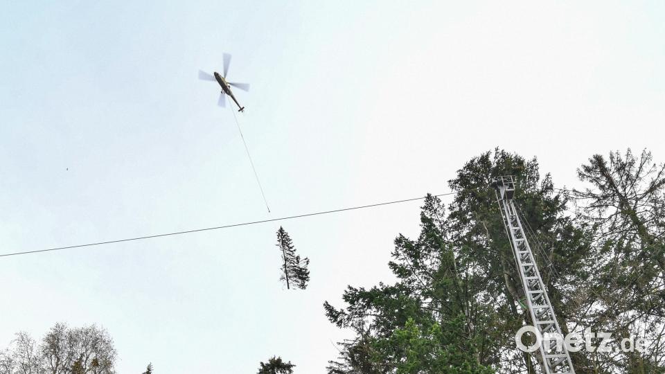 Rund 1,6 Tonnen kann der Helikopter problemlos anheben. Bild: Florian Miedl/fph