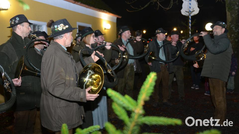 Die &quot;Grenzland&quot;-Jagdhornbläser gestalteten die Feier vom Gottesdienst bis zum Jägerschlag feierlich mit. Bild: dob