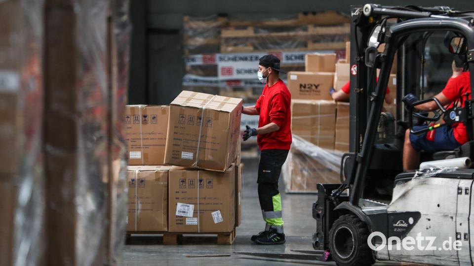 In der Logistikbranche werden weiter Mitarbeiter gesucht. Bild: Christoph Schmidt/dpa