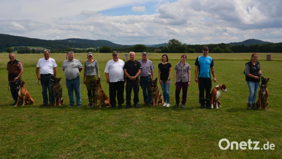 Als Vereinsziel wurde bei der Ortsgruppe in Kulmain die Aufzucht und Ausbildung Deutscher Schäferhunde ausgelobt. Auf dem Bild die Teilnehmer der bislang letzten Frühjahrsprüfung im Jahr 2018. Archivbild: ak