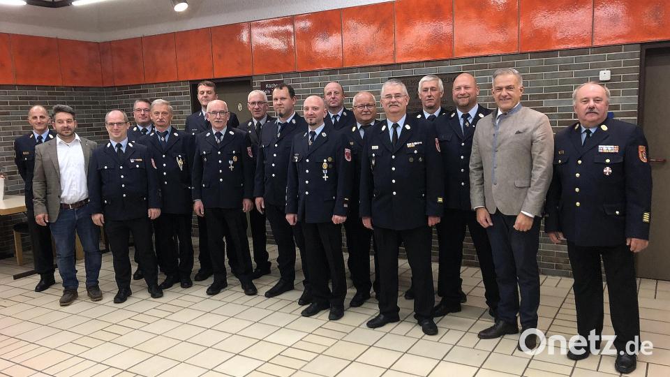 Höhepunkt der Herbstdienstversammlung des Kreisfeuerwehrverband Tirschenreuth waren die Ehrungen langjähriger Führungskräfte. Bild: wro