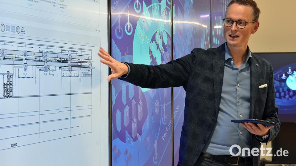 Markus Siegert, der Leiter von &quot;The Impulse&quot;, erläuterte die Abläufe im Siemens-Elektronikwerk. Bild: Stephan Huber