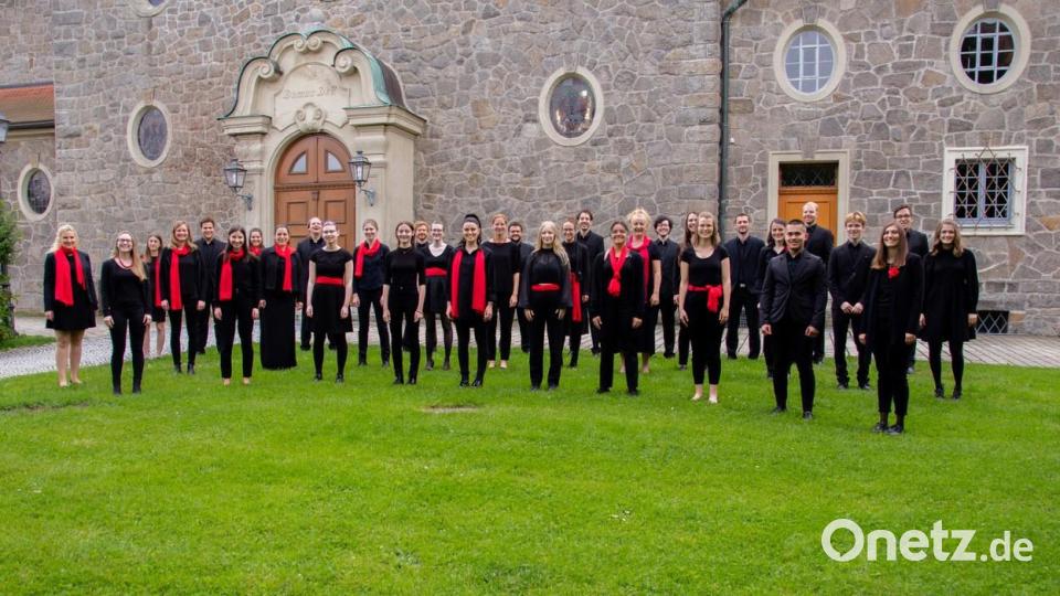 Der Jugendchor des Fränkischen Sängerbundes singt am Sonntag, 19. November, beim Abschiedskonzert von Chorleiter Karl Heinz Malzer. Bild: Xaver Mittelmeier/exb