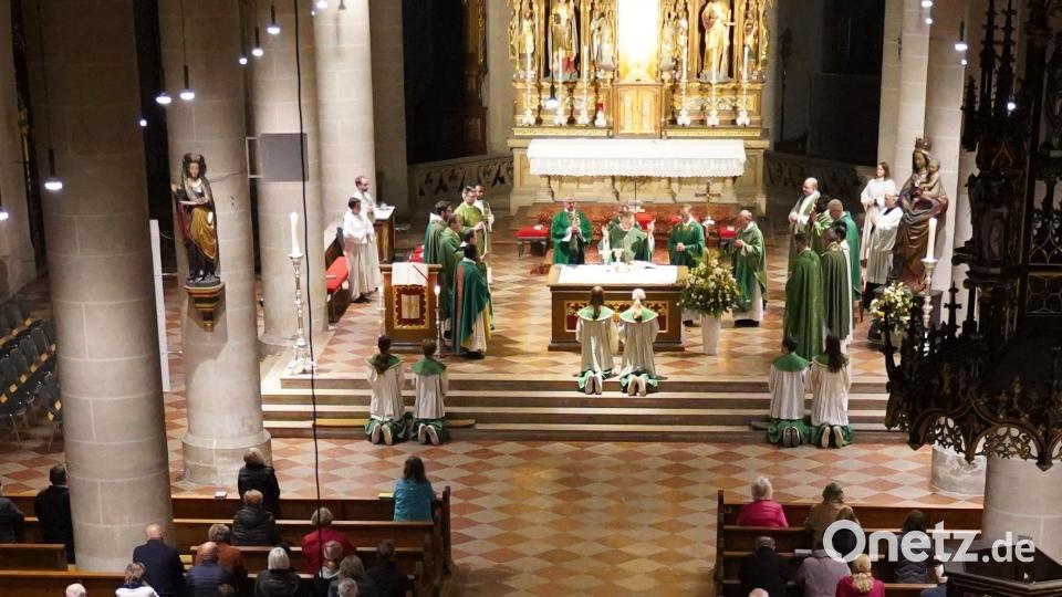 Blick von der Empore der Basilika St. Martin während des Gottesdienstes für die verstorbenen Mitarbeiter des Dekanates. Bild: Regina Probst