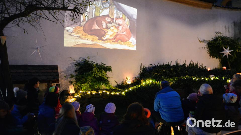 Eine besondere Lesestunde im Pfarrgarten Bild: fdl