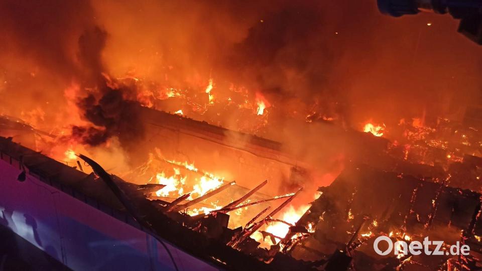 Großbrand in Chodov (Chodau). Bild: Feuerwehr Bezirk Karlsbad/exb