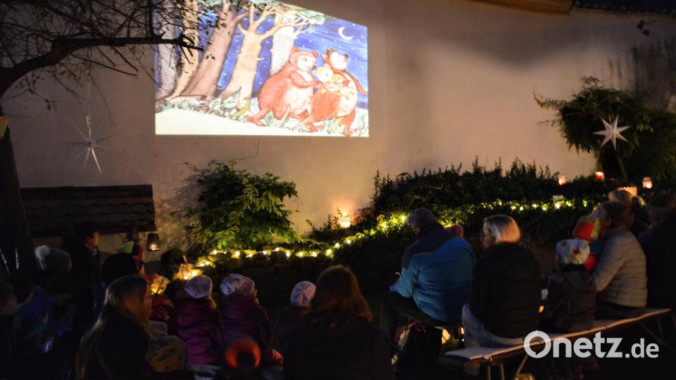 Eine besondere Lesestunde im Pfarrgarten Bild: fdl