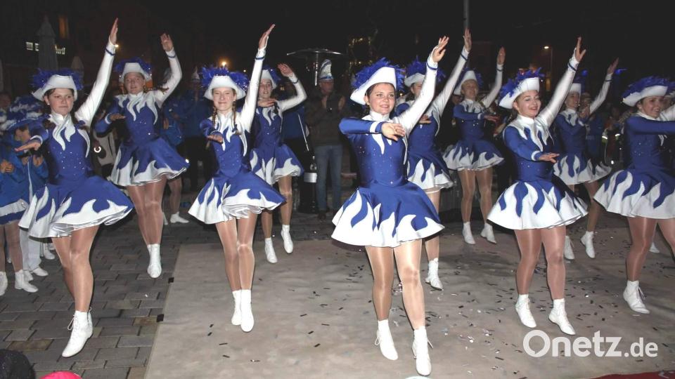 Zu einem Medley aus Songs von Chris de Burgh präsentierte die Prinzengarde ihren Showtanz. Bild: u